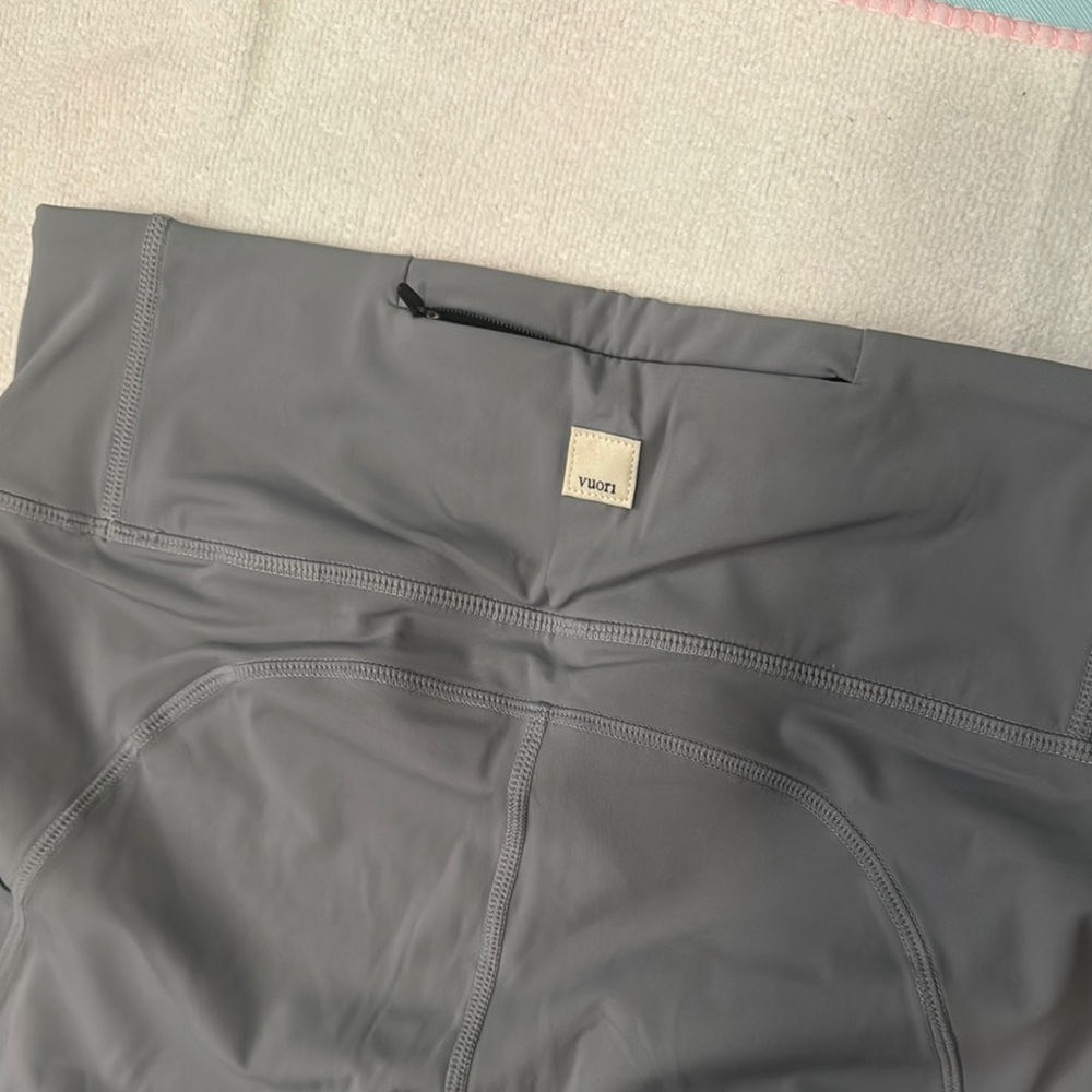 Vuori Stride Legging w/Pockets *NWT M - Picture 6 of 9
